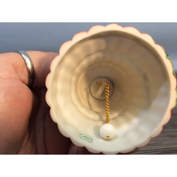 Avon 1991 Porcelain Christmas Bell Garland of Greetings, with Bear on top - Picture 5 of 8